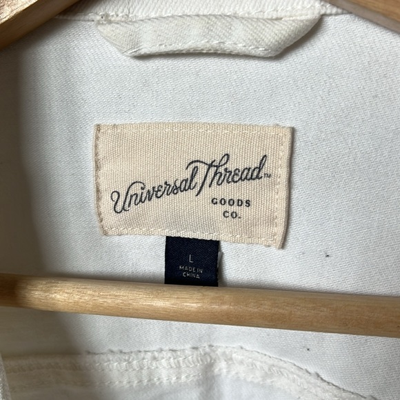 ✨2/$10✨ Universal Thread Classic White Denim Jean Jacket - Picture 3 of 5